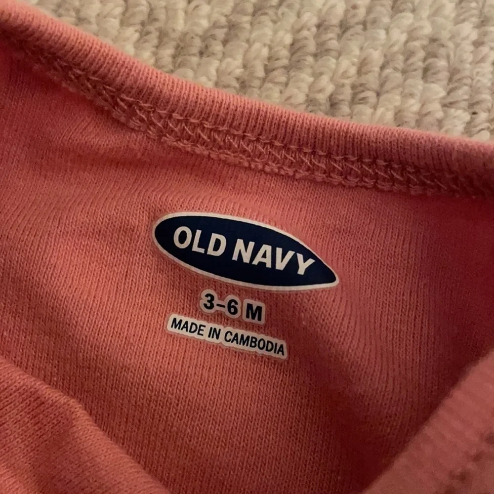 Old Navy Bundle striped set and heart print onesie  pink white 3-6M